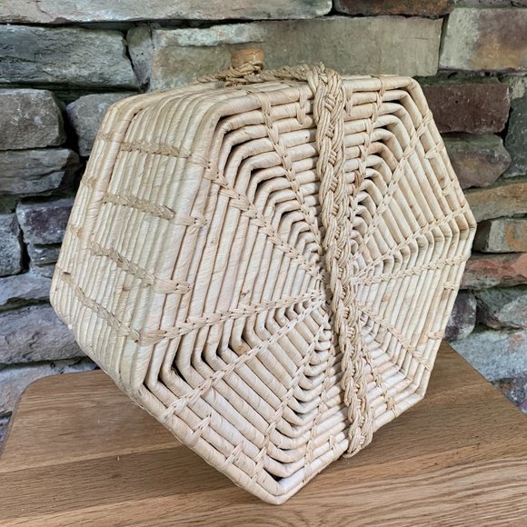 Large Hexagon Wicker Basket Lid Wood Toggle Boho Storage Seagrass Coiled - Picture 9 of 10